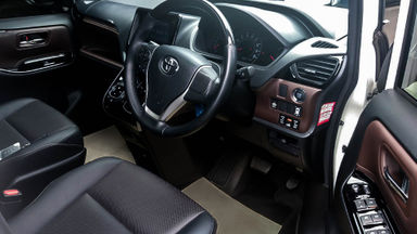 2017 Toyota Voxy 2.0 - Mobil Pilihan (s-6) 2017 Toyota Voxy 2.0 - Mobil Pilihan (s-6)