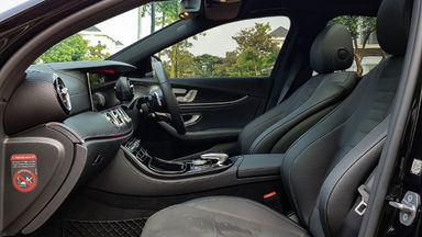 2018 Mercedes Benz E-Class 300 - Mobil Pilihan (s-5) 2018 Mercedes Benz E-Class 300 - Mobil Pilihan (s-5)