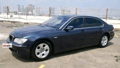 2002 BMW 7 Series 735Li - Mulus Banget (s-0) 2002 BMW 7 Series 735Li - Mulus Banget (s-0)