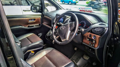 2018 Toyota Voxy AT - Mobil Pilihan (s-4) 2018 Toyota Voxy AT - Mobil Pilihan (s-4)