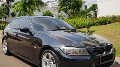 2012 BMW 3 Series 320i Executive - E 90 LCI (s-2) 2012 BMW 3 Series 320i Executive - E 90 LCI (s-2)