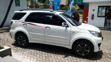 Unduh Gambar Mobil Toyota Rush Putih