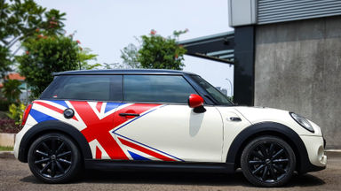 2014 MINI Cooper S Turbo - Mobil Pilihan (s-3) 2014 MINI Cooper S Turbo - Mobil Pilihan (s-3)