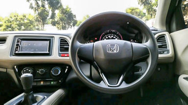 2015 Honda HR-V S - Mobil Pilihan (s-4) 2015 Honda HR-V S - Mobil Pilihan (s-4)