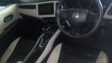 2015 Honda HR-V 1.5 S - Kondisi Mulus Tinggal Pakai (s-2) 2015 Honda HR-V 1.5 S - Kondisi Mulus Tinggal Pakai (s-2)