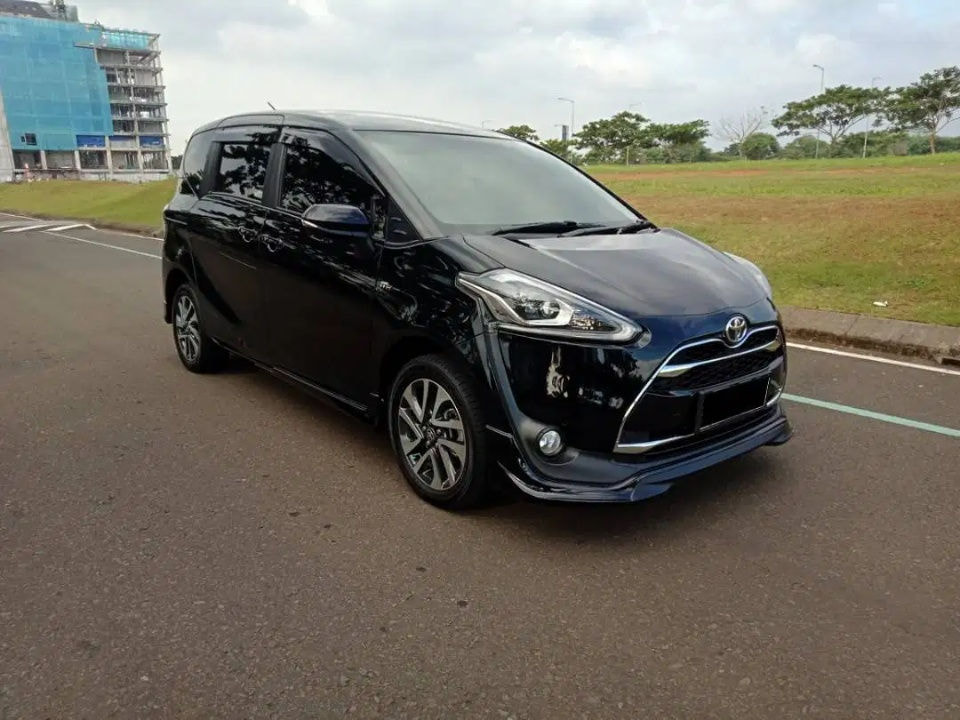 2017 Toyota Sienta Q 2017 Toyota Sienta Q