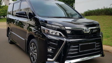 2018 Toyota Voxy - Mewah Istimewa Panoramik 2018 Toyota Voxy - Mewah Istimewa Panoramik