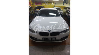 2016 BMW 3 Series 320i SP - Langsung Tancap Gas Barang Langka 2016 BMW 3 Series 320i SP - Langsung Tancap Gas Barang Langka