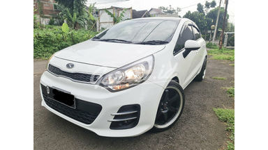 2016 KIA Rio HB 2016 KIA Rio HB