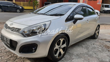 2013 KIA Rio 1.5 - Kredit dibantu 2013 KIA Rio 1.5 - Kredit dibantu