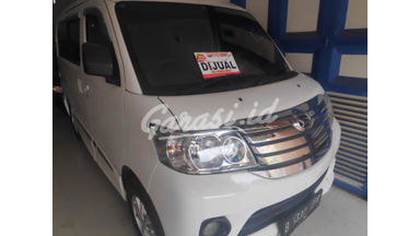 2014 Daihatsu Luxio X - Barang Istimewa 2014 Daihatsu Luxio X - Barang Istimewa