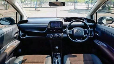 2017 Toyota Sienta V - Mobil Pilihan (s-4) 2017 Toyota Sienta V - Mobil Pilihan (s-4)