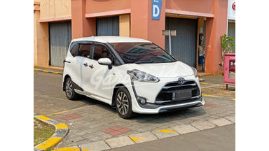 2016 Toyota Sienta Q 2016 Toyota Sienta Q