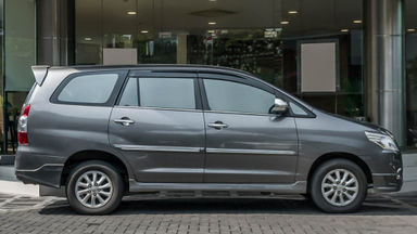 2014 Toyota Kijang Innova V 2.0 - Mobil Pilihan (s-2) 2014 Toyota Kijang Innova V 2.0 - Mobil Pilihan (s-2)