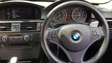 2012 BMW 3 Series 320i Executive - E 90 LCI (s-12) 2012 BMW 3 Series 320i Executive - E 90 LCI (s-12)