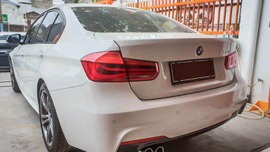 2015 BMW 3 Series 330i CKD - Mobil Pilihan (s-3) 2015 BMW 3 Series 330i CKD - Mobil Pilihan (s-3)