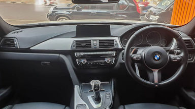 2015 BMW 3 Series 330i CKD - Mobil Pilihan (s-4) 2015 BMW 3 Series 330i CKD - Mobil Pilihan (s-4)