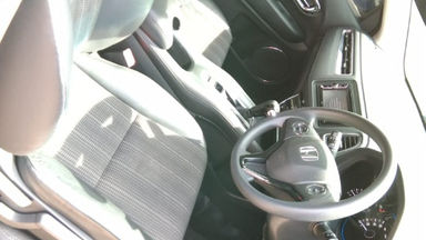 2015 Honda HR-V E CVT - Kondisi Mulus Terawat (s-5) 2015 Honda HR-V E CVT - Kondisi Mulus Terawat (s-5)