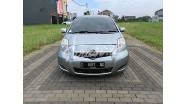 2010 Toyota Yaris j 2010 Toyota Yaris j