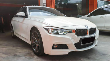2015 BMW 3 Series 330i CKD - Mobil Pilihan (s-2) 2015 BMW 3 Series 330i CKD - Mobil Pilihan (s-2)