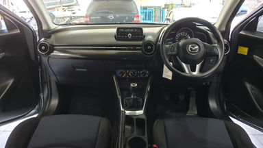 2014 Mazda 2 R Skyactive - Thn 2014/ Pmk'15 Silver "KM 55rb Record" (s-9) 2014 Mazda 2 R Skyactive - Thn 2014/ Pmk'15 Silver "KM 55rb Record" (s-9)