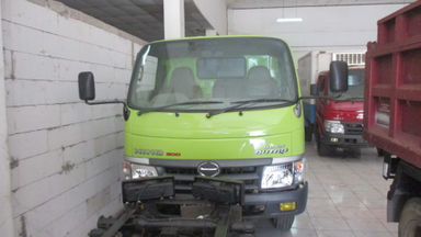 2011 Hino Dutro 300 110 SD - Siap Pakai (s-2) 2011 Hino Dutro 300 110 SD - Siap Pakai (s-2)