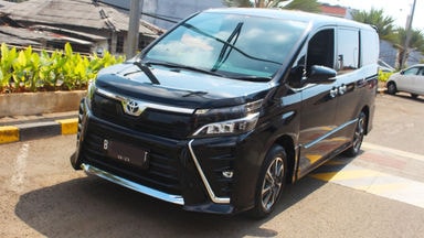 2018 Toyota Voxy 2.0 AT - KM baru 2 ribu asli. terima tukar tambah 2018 Toyota Voxy 2.0 AT - KM baru 2 ribu asli. terima tukar tambah
