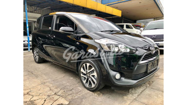 2017 Toyota Sienta V 2017 Toyota Sienta V