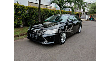 2017 Toyota Camry v 2017 Toyota Camry v