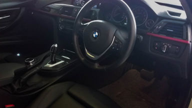 2014 BMW 3 Series 320i - Mobil Pilihan (s-5) 2014 BMW 3 Series 320i - Mobil Pilihan (s-5)