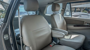 2014 Toyota Kijang Innova V 2.0 - Mobil Pilihan (s-5) 2014 Toyota Kijang Innova V 2.0 - Mobil Pilihan (s-5)