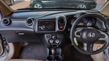2015 Honda Mobilio E - Mobil Pilihan (s-4) 2015 Honda Mobilio E - Mobil Pilihan (s-4)