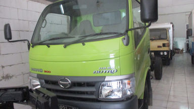 2011 Hino Dutro 300 110 SD - Siap Pakai (s-0) 2011 Hino Dutro 300 110 SD - Siap Pakai (s-0)