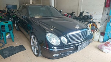 2004 Mercedes Benz C-Class C 240 ADVANGARDE - Nyaman Terawat Barang Bagus Siap Pakai 2004 Mercedes Benz C-Class C 240 ADVANGARDE - Nyaman Terawat Barang Bagus Siap Pakai