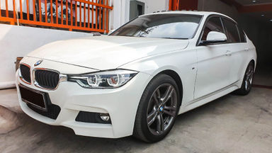  Mobil Bekas BMW 3 Series Sedan Mewah yang Murah Garasi id