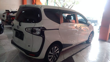 2017 Toyota Sienta V CVT - Istimewa (s-4) 2017 Toyota Sienta V CVT - Istimewa (s-4)