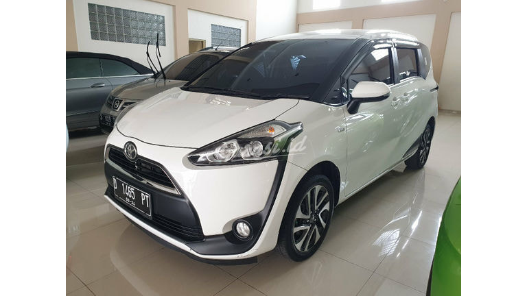  Jual  Mobil Bekas 2022 Toyota  Sienta  V Kota Bandung  00sj050 