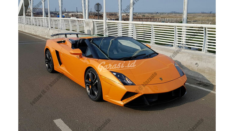 Jual Mobil Bekas 2013 Lamborghini Gallardo 560-4 Spyder 