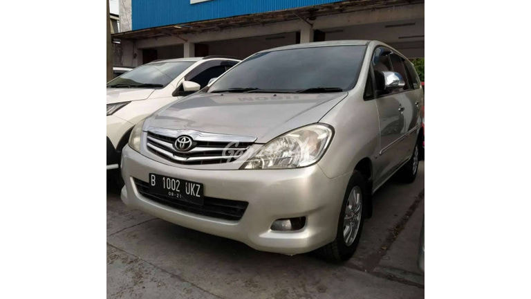 Jual Mobil Bekas 2011 Toyota Kijang Innova V matic Kota Bekasi 00tv237 