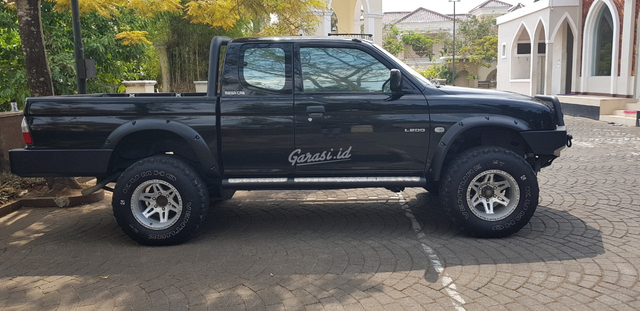 Jual Mobil Bekas 2005 Mitsubishi L200 Strada Mega Cabin Sleman