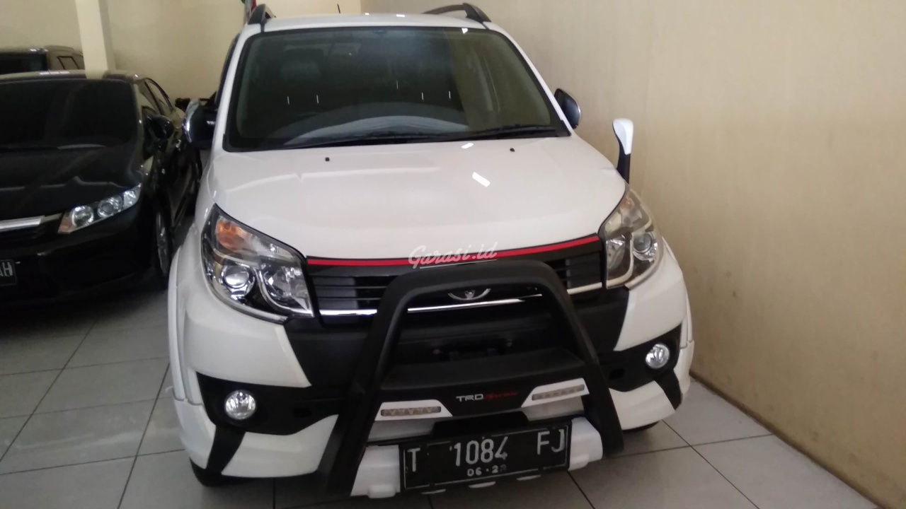 Jual Mobil  Bekas  2013 Toyota Rush  TRD Sportivo Karawang  