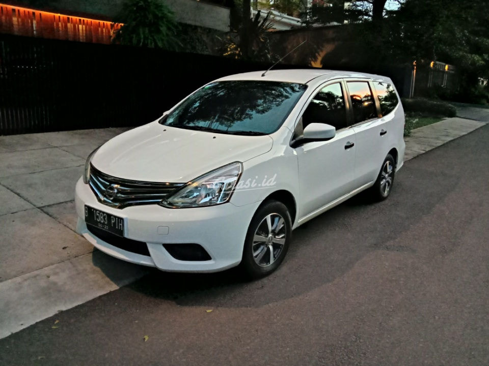Jual Mobil Bekas  2022 Nissan Grand  Livina  sv Jakarta 