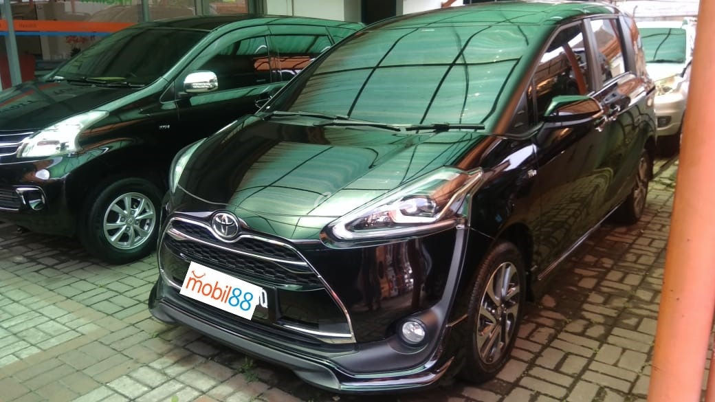 Jual Mobil  Bekas  2022 Toyota Sienta Q Kota Bandung 00l0395 
