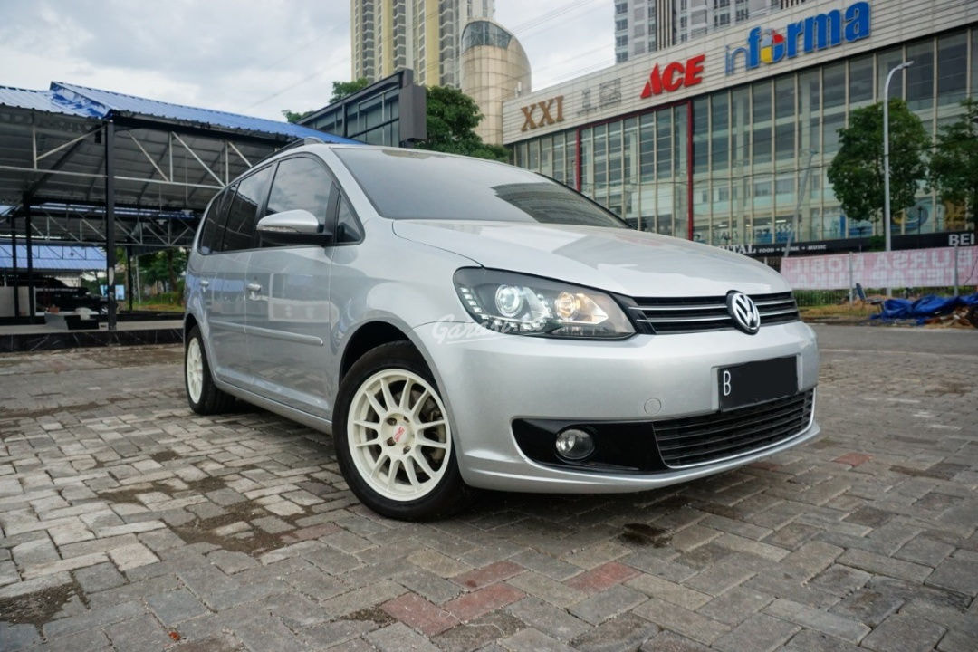 Jual Mobil Bekas 2014 Volkswagen Touran TSI Surabaya 00sx059 - Garasi.id